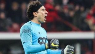 Memo Ocho festeja un gol del Standard frente al Antwerp