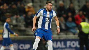'HH' conduce el balón en un juego del Porto