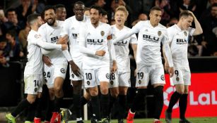 Valencia celebra una anotación frente al Real Madrid