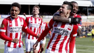 Hirving Lozano celebra una anotación con el PSV