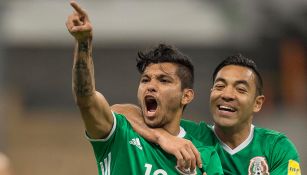 Corona festeja un gol con el Tri en el Estadio Azteca