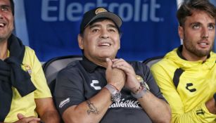 Maradona desde el banquillo de Dorados
