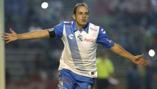 Cuauhtémoc Blanco festeja gol con el Puebla
