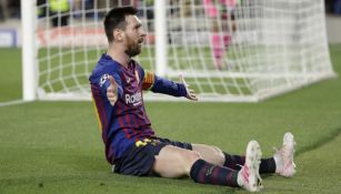 Messi reclama durante partido contra Liverpool
