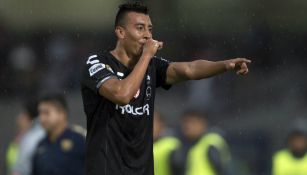 Daniel Álvarez festeja un gol con el Necaxa