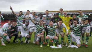 Jugadores del Celtic festejan título