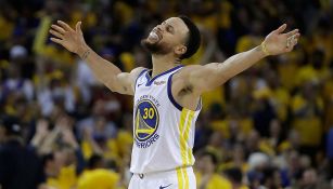 Stephen Curry celebra la victoria de Warriors