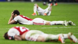Jugadores del Ajax, en lamento tras eliminación de Champions