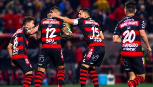 Jugadores de Tijuana festejan gol contra León 