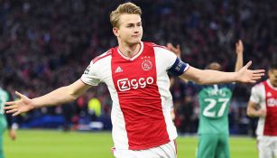 Matthijs de Ligt celebra un tanto con Ajax 