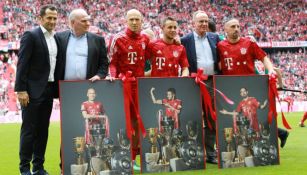 Ribéry, Robben y Rafinha con sus reconocimientos en la Allianz Aren