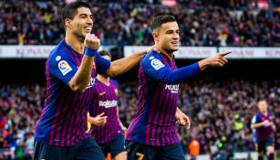 Suárez celebra un tanto junto a Coutinho 
