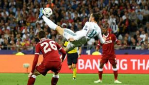 Momento en el que Bale remata de chilena al Liverpool