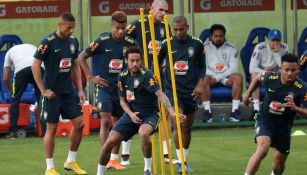 Neymar y compañía, durante una sesión con Brasil 