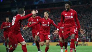 Jugadores del Liverpool festejan en Champions