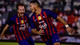 Juan Escobar festeja gol con Cerro Porteño