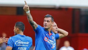 Milton Caraglio festeja gol con Cruz Azul