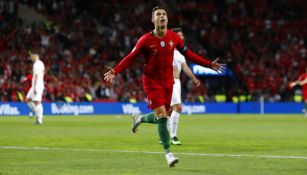 Cristiano festeja anotación con Portugal