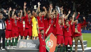 Jugadores de Portugal en festejo por victoria 