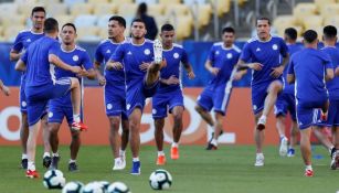 Jugadores de Paraguay se ejercitan en una práctica