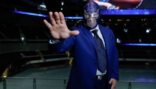 Blue Demon Jr. posa en la Arena Ciudad de México