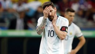 Leo Messi en lamento durante un partido contra Colombia 