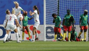 Houghton festeja su gol frente a Camerún