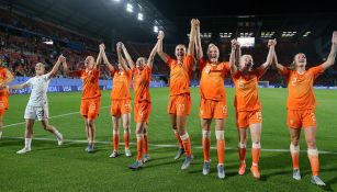 Jugadoras de Holanda festejan después de un triunfo