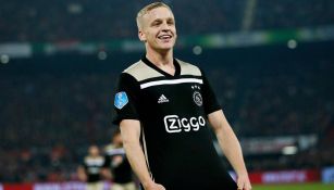 Donny van de Beek celebra un tanto con el Ajax 