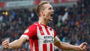 Luuk de Jong celebra un gol con el PSV 