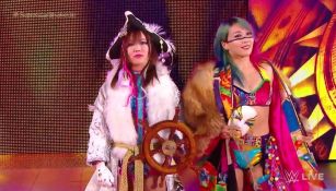 Asuka y Kairi Sane hacen su entrada en SmackDown Live