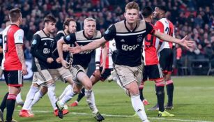 Matthijs de Ligt festeja un gol con el Ajax