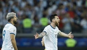 Messi reclama durante el partido contra Brasil