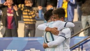 Paulo Dybala festeja junto a Lionel Messi la segunda anotación de Argentina ante Chile