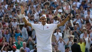 Federer es ovacionado tras vencer a Nishikori