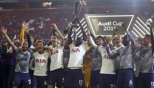 Tottenham celebra haber ganado la Audi Cup
