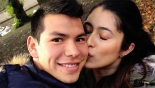 Chucky Lozano recibe beso de su esposa