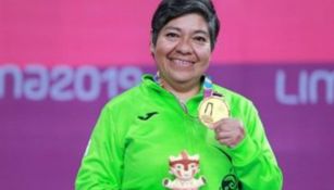 Claudia Pérez presume su medalla de Oro