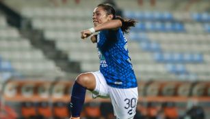 Esbeydi Salazar festeja su gol ante Cruz Azul