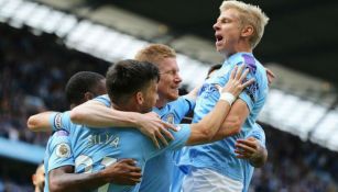Jugadores del Manchester City festeja gol contra Brighton