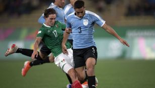 Sebastián Cáceres en el partido de Uruguay contra México