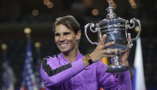 Rafael Nadal con el trofeo del US Open