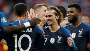Jugadores de Francia celebran un gol