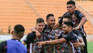 Jugadores de Alebrijes celebran gol contra Zacatepec