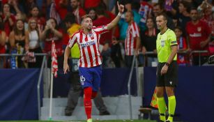 Herrera festeja gol en Champions