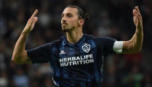 Zlatan Ibrahimovic festeja un gol con el Galaxy