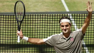 Roger Federer celebra su victoria en Halle
