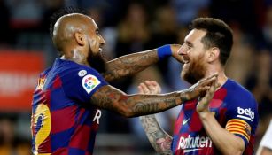 Vidal festeja su gol ante el Sevilla con Messi
