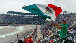 Aficionado con la bandera de México en el AHR
