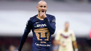 Carlos González lamenta una jugada con Pumas